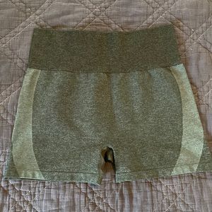 VS Pink Seamless Booty Short